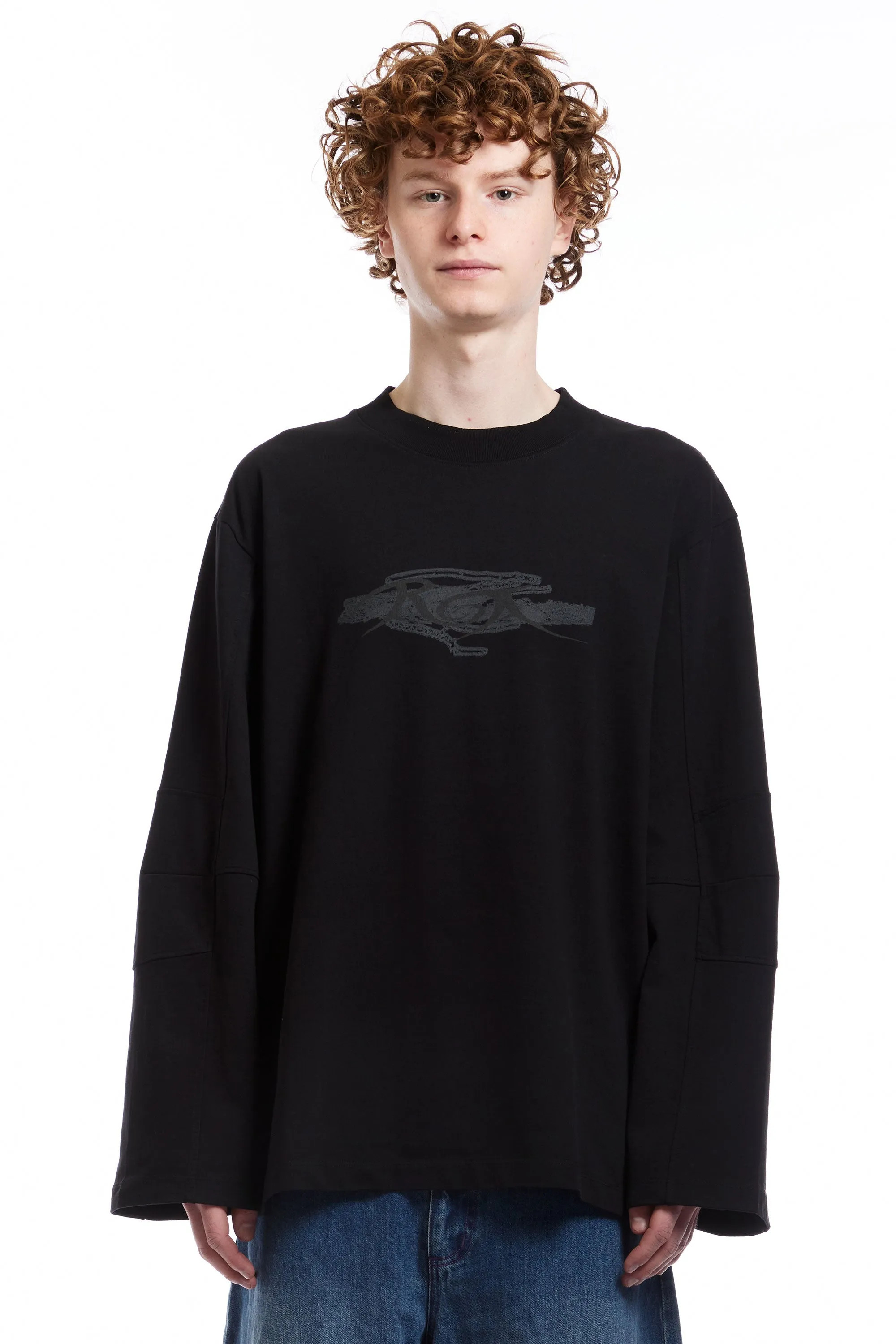 ROA - LONG SLEEVE GRAPHIC TEE BLACK