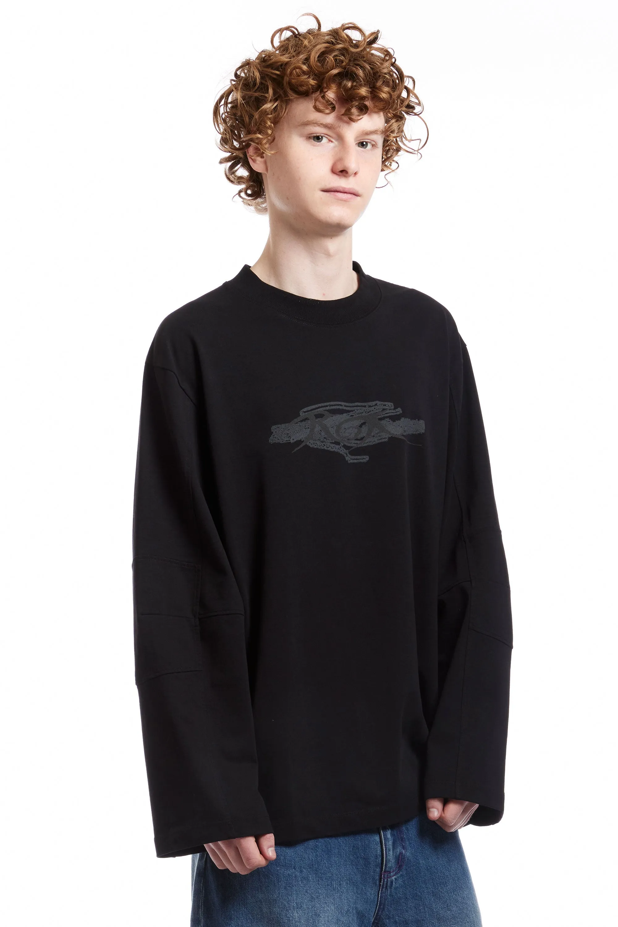 ROA - LONG SLEEVE GRAPHIC TEE BLACK